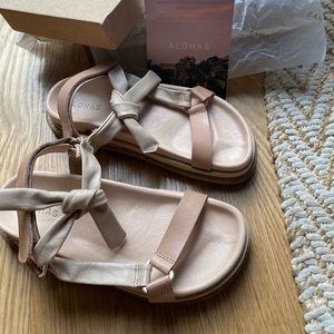 Alohas Tied Together size 38